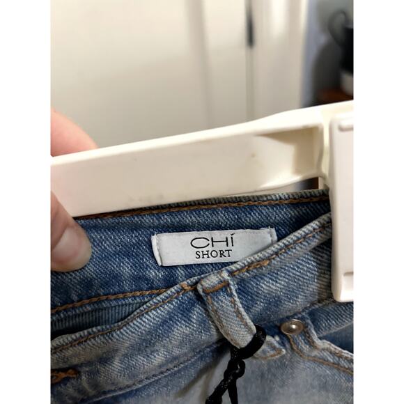 NWT Chi Mid Rise Short Distressed 3 inch Inseam Faded Denim - Picture 4 of 4